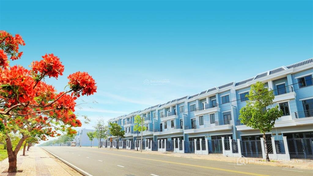 Bán nhà riêng: Nhà phố 3 tầng 304m2 sàn đối diện khu cn, khu dân cư đông đúc, đư