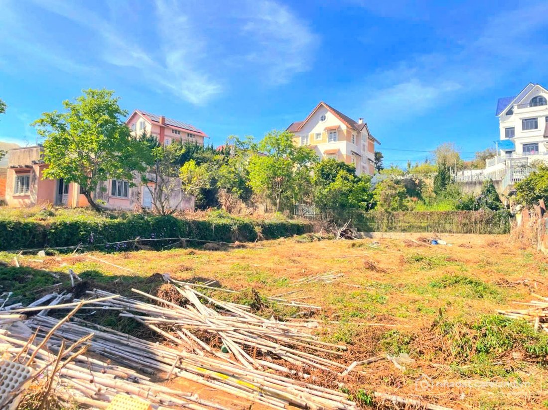 Bán đất thổ cư: Bán đất mặt tiền kinh doanh khu dân cư trung tâm Đà Lạt, cách Hồ