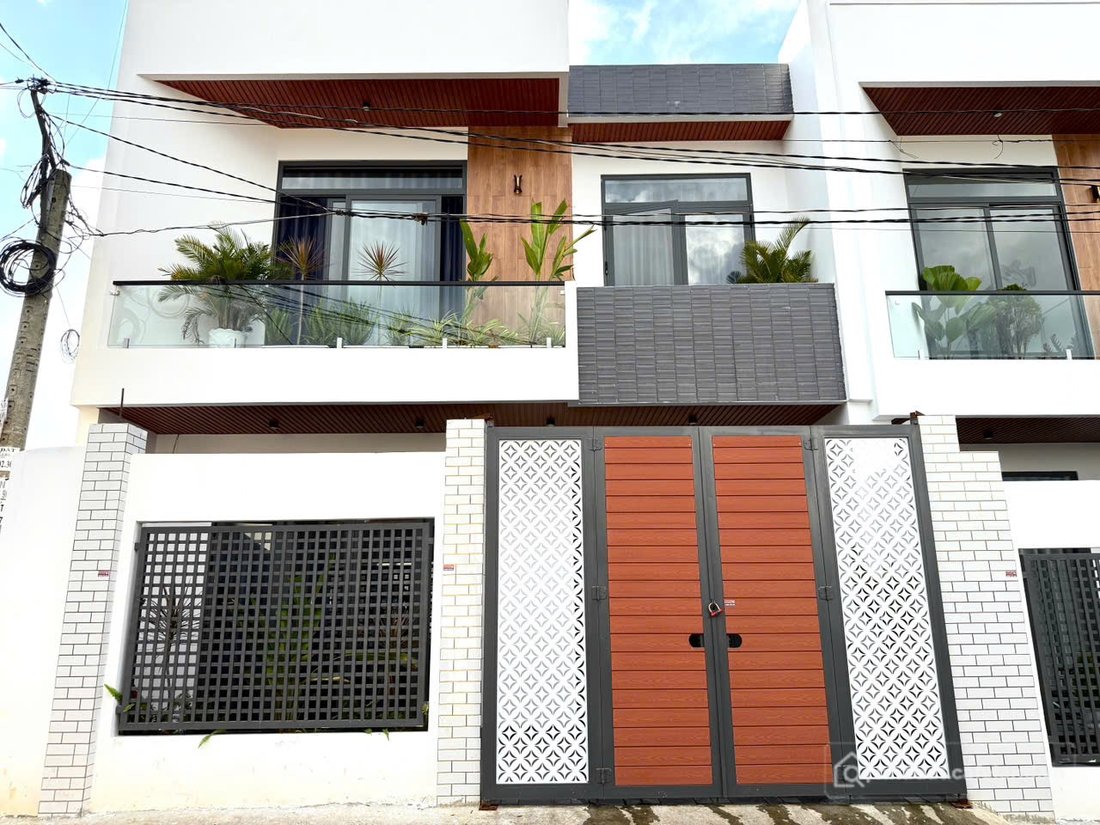 Bán nhà riêng: Bán nhà 1/ Y Wang đương oto 8x183m góc 2 mặt tiền 3 PN hiện đại b