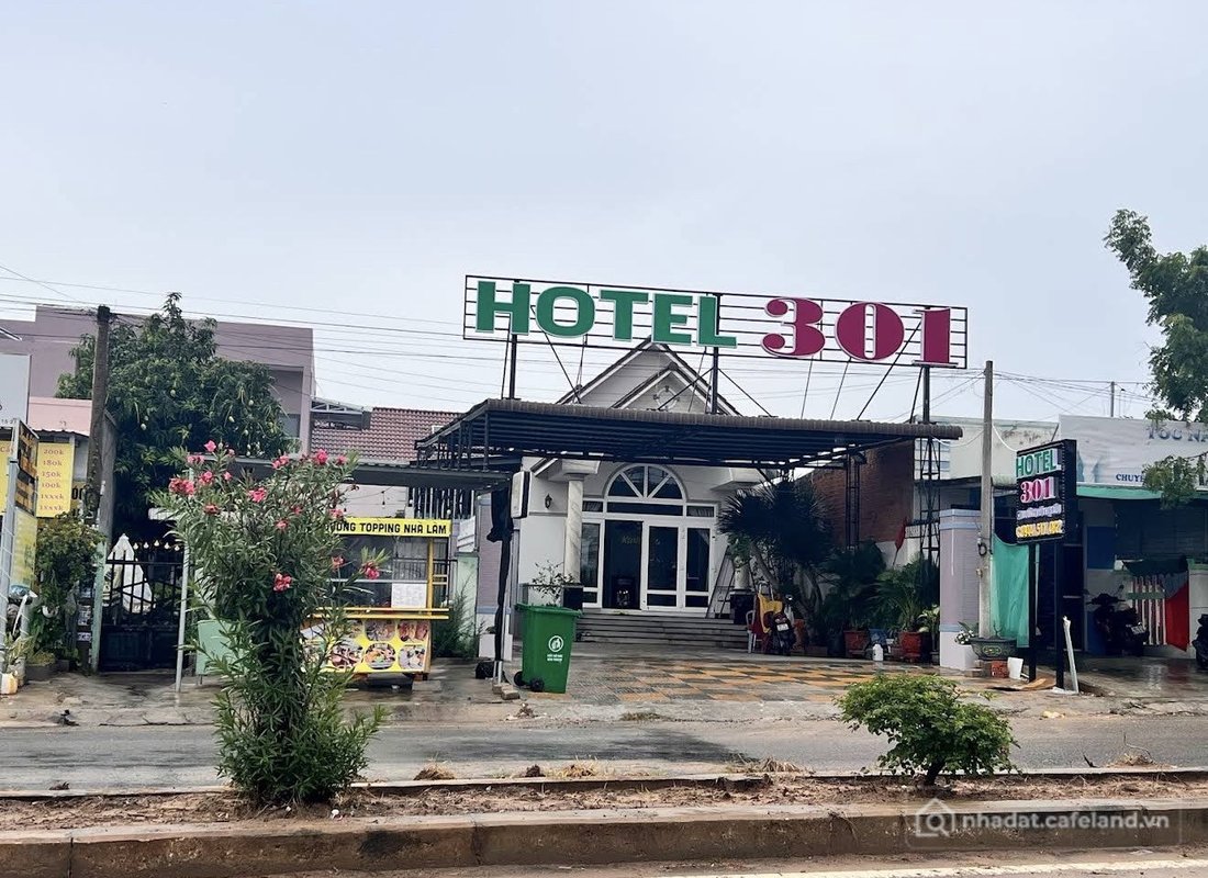 Bán nhà hàng - Khách sạn: Cần bán HoTel tại xã liên hương ( vì phải về ở lại bố 