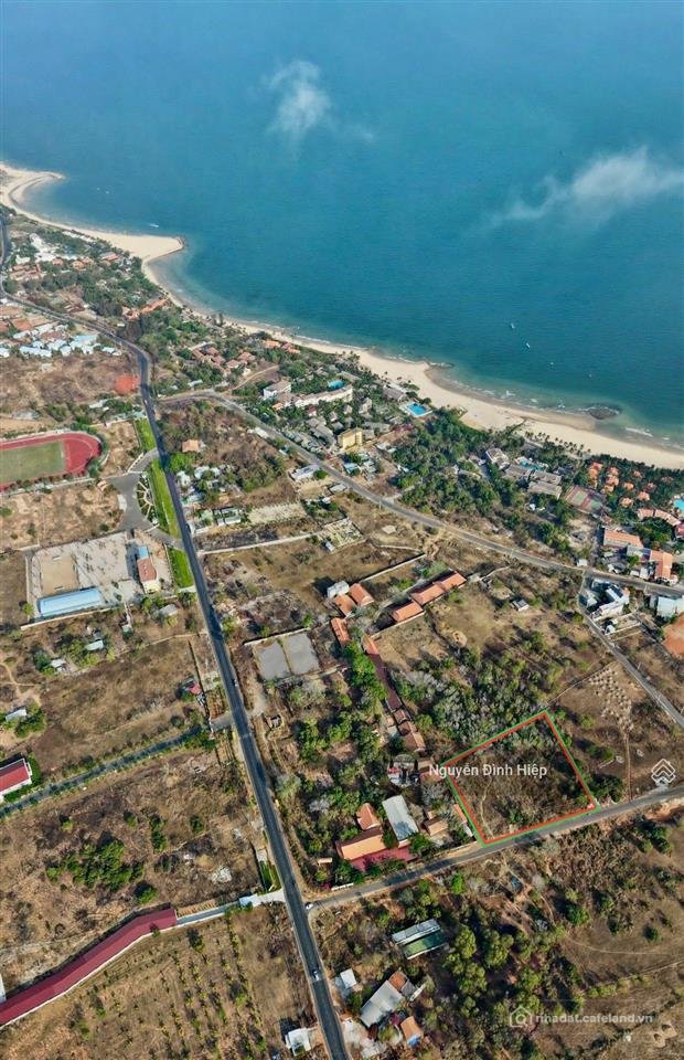 Bán đất thổ cư: Bán 2000m2 phủ hồng toàn bộ, view biển đường nguyễn thông, phú h