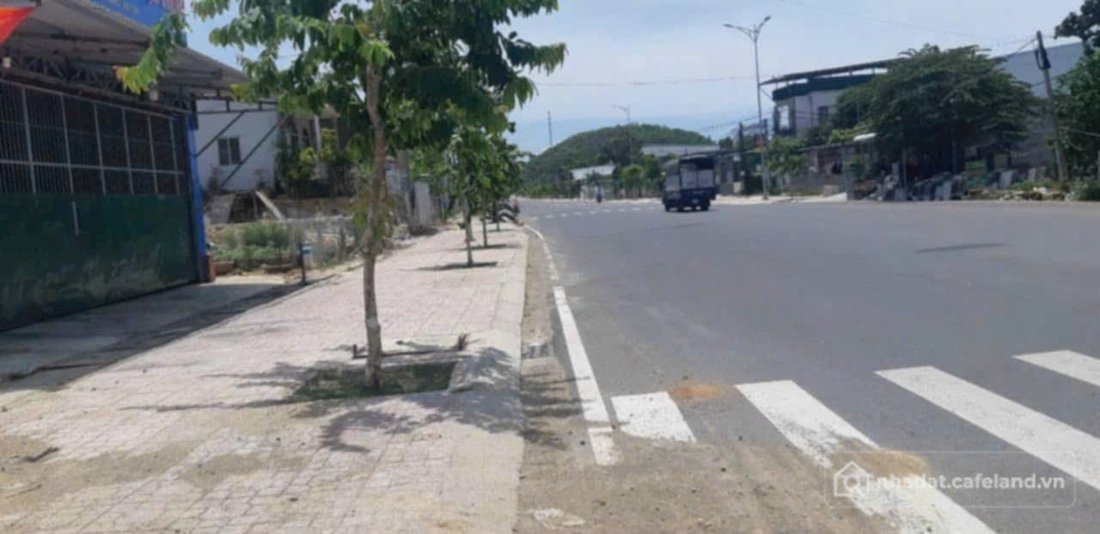 Bán đất thổ cư: Chủ cần bán 660m đất ngay mặt tiền đường Phong Châu, Gần Tỉnh Lộ