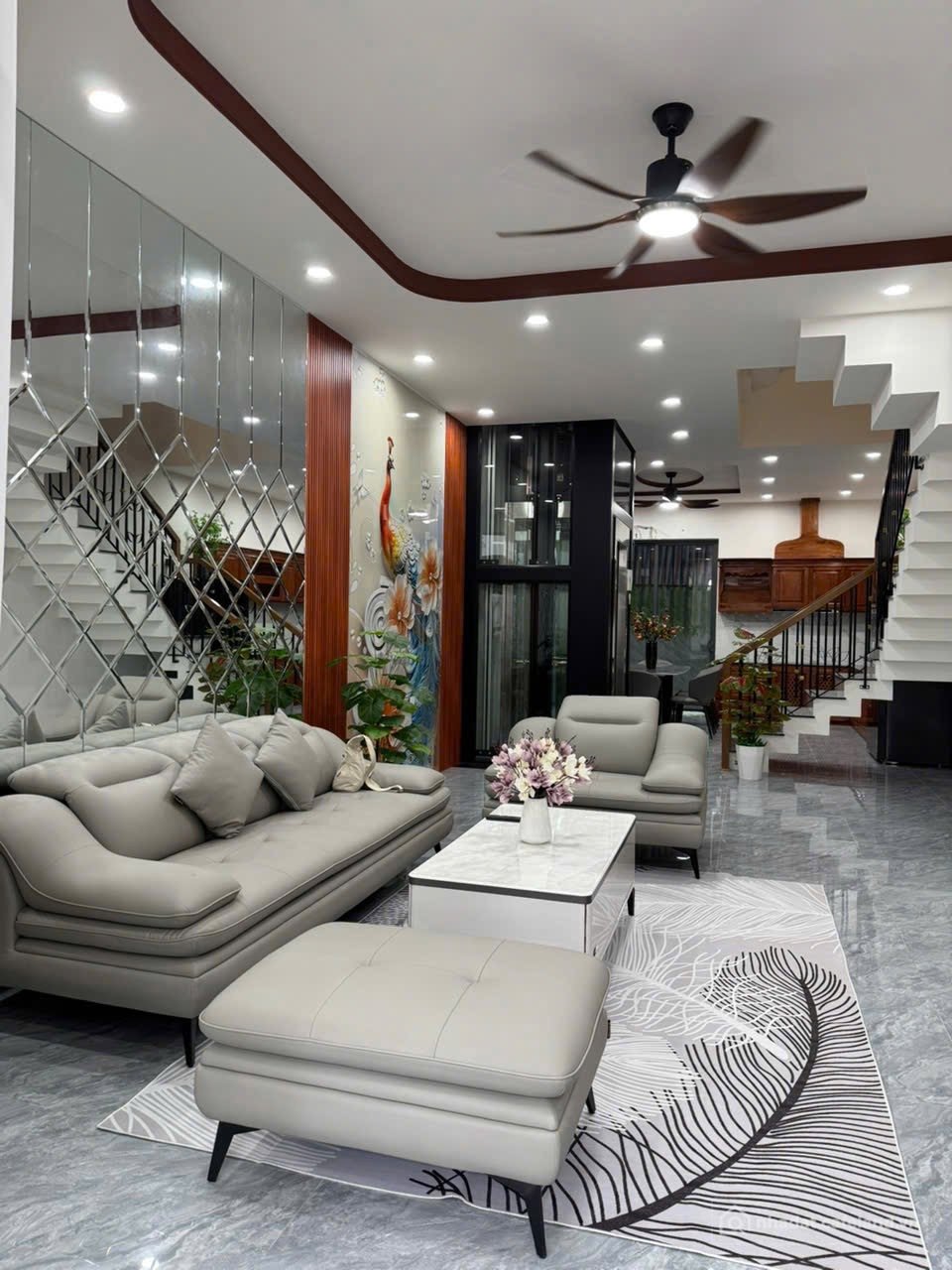 Bán nhà riêng: Cơ hội sở hữu căn nhà hoàn thiện cao cấp, vị trí đắc địa tại KĐT 