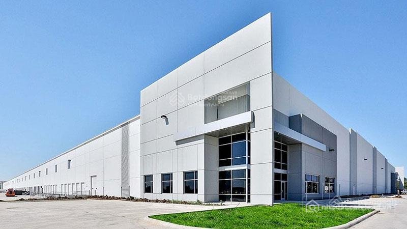 Bán kho, nhà xưởng: Chuyển nhượng 13.500m2 đất xd trung tâm thương mại mặt tiền 