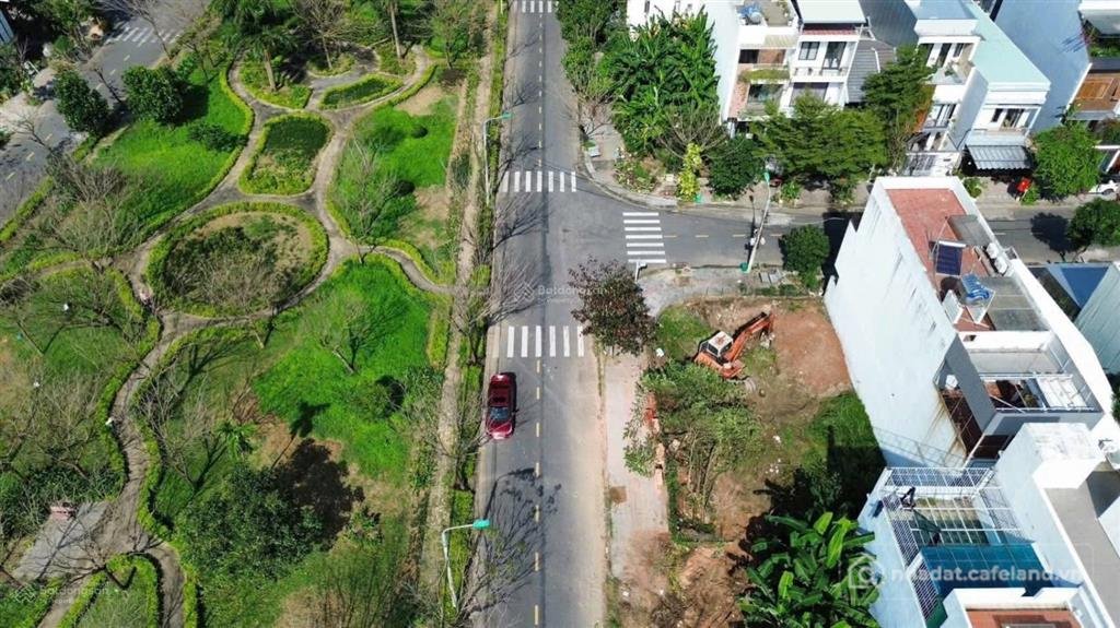 Bán đất thổ cư: Cần bán lô góc 2 mặt tiền, view công viên khu đô thị sinh thái v