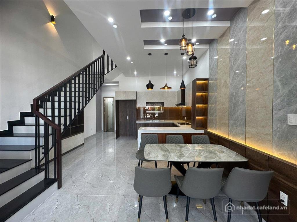 Bán nhà riêng: Bán nhanh căn nhà khu đô thị sinh thái hoà xuân em học làm việc c
