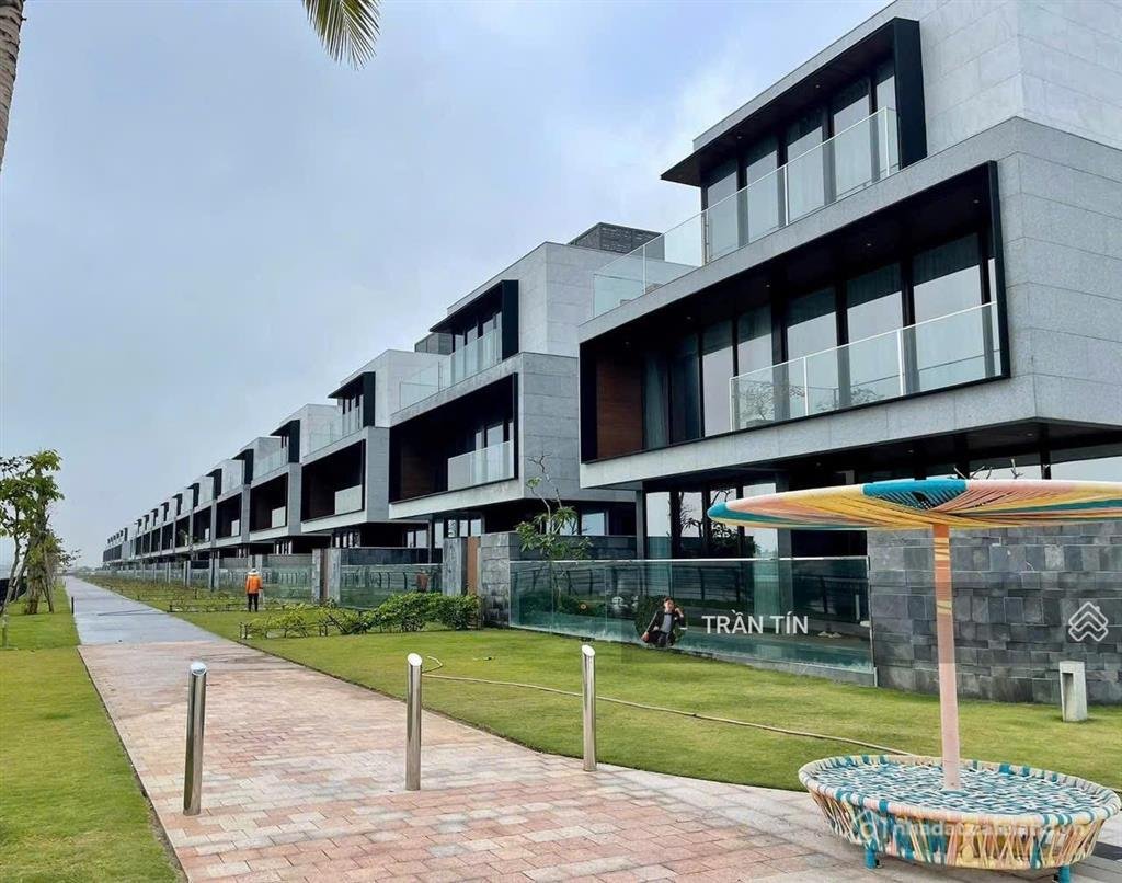 Bán nhà riêng: Biệt thự 3 mặt tiền one river, diện tích 300m2, view trực diện sô