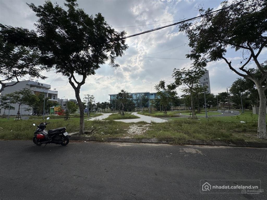 Bán đất thổ cư: Bán lô đất đường việt bắc view công viên cực đẹp