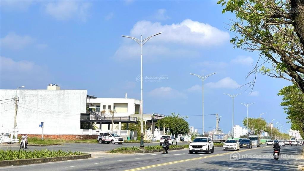 Bán đất thổ cư: Bán đất mặt tiền trường sa khu sơn thủy đối diện resort giá siêu