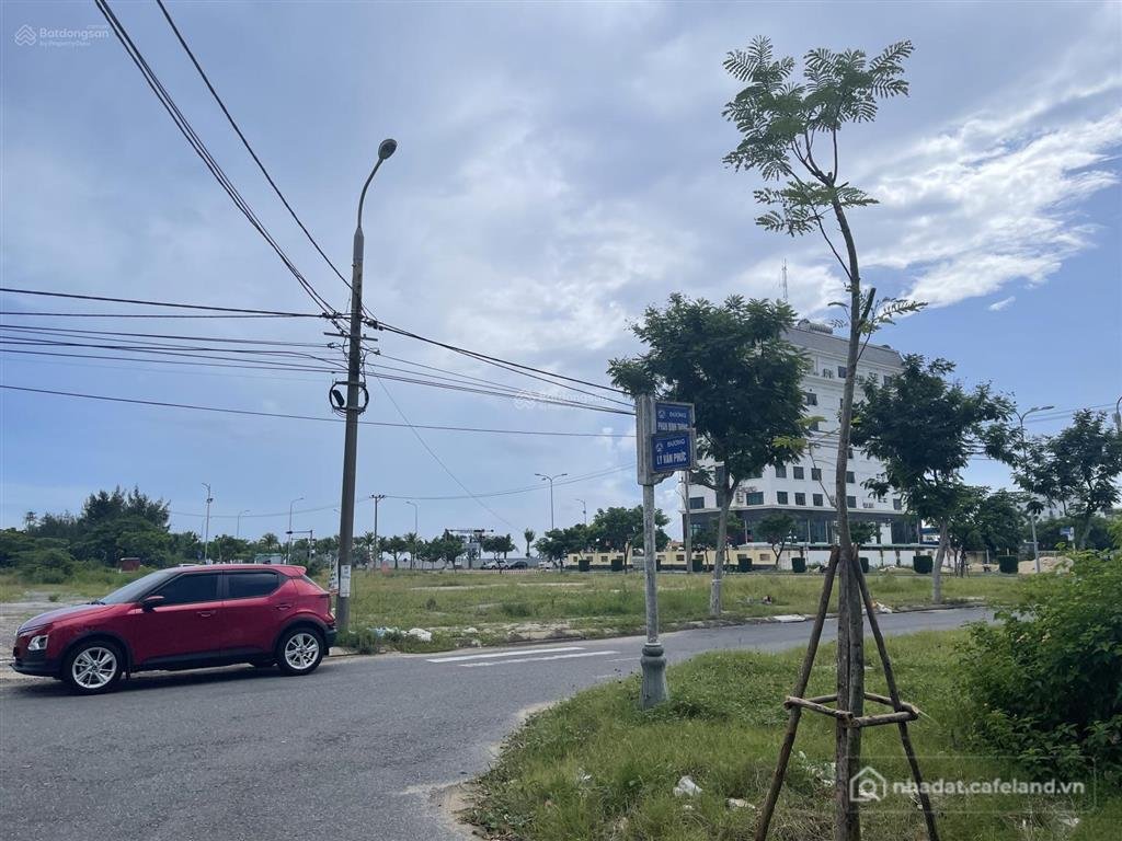 Bán đất thổ cư: Bán lô góc hai mặt tiền lý văn phức và phan đình thông 212m ngan
