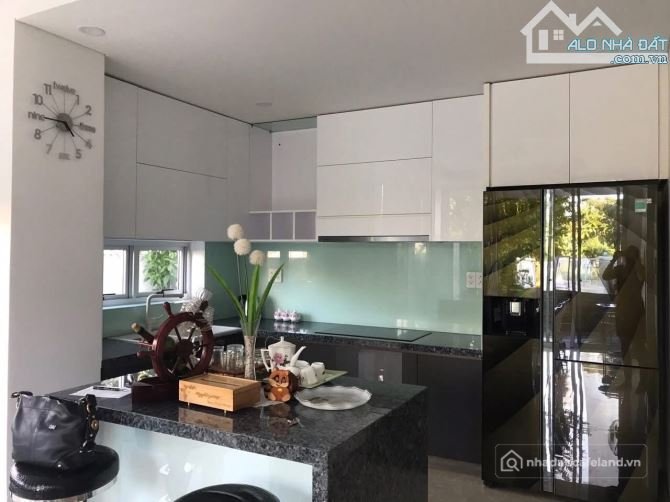 Cho thuê nhà riêng: Cho thuê Biệt Thự 3 tầng Euro Village 1 đường Bằng Lăng 3 - 