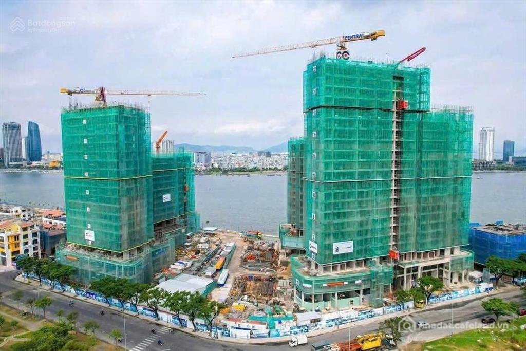 Bán nhà riêng: Shophouse khối đế sun symphony view sông hàn, view pháo hoa mặt đ