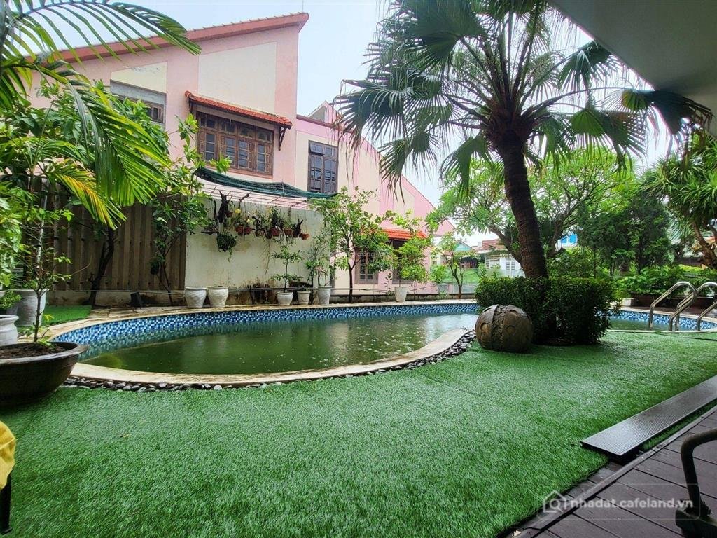 Bán nhà riêng: Siêu biệt phủ đẳng cấp lô góc cực thoáng có hồ bơi, thang máy, sâ