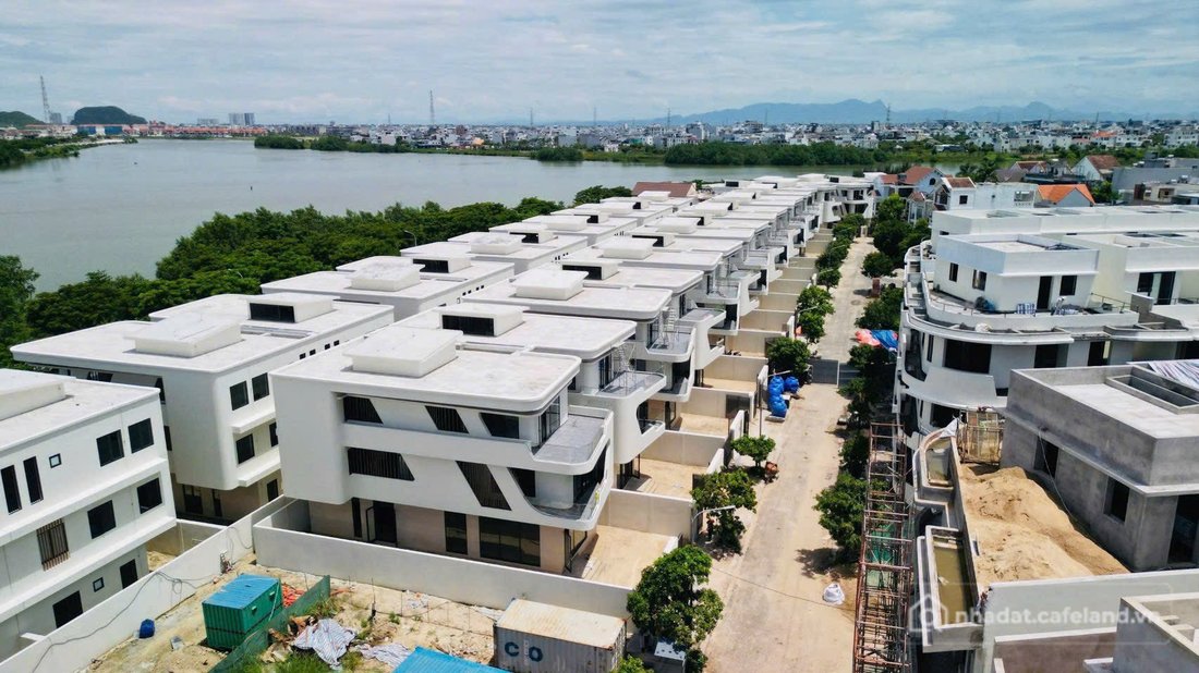 Bán nhà riêng: Kẹt tiền cần bán gấp biệt thự khu ELYSIA COMPLEX ven Sông Hàn, P.