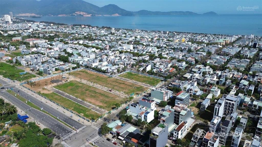 Bán nhà riêng: Nhà phố thương mại trục đường 10.5m thông biển. khu vực cực kỳ ti