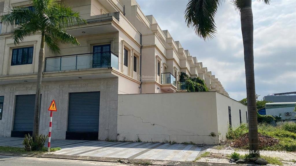 Bán nhà riêng: Chào bán shop hose 3.5 tầng lake side đường mê linh giá chỉ 7.25 