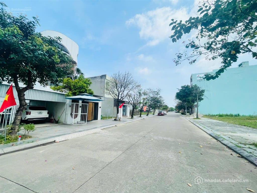 Bán đất thổ cư: [ bán gấp ] đất mặt tiền đường 7m5 golden hill sát ngay thcs đàm
