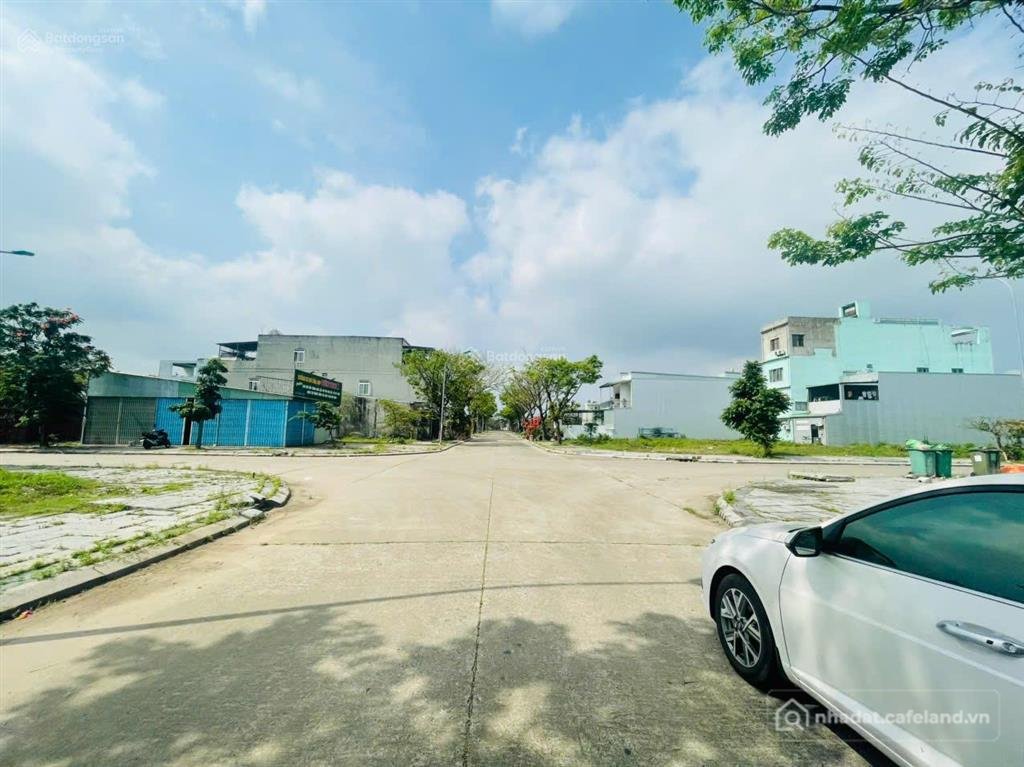 Bán đất thổ cư: [bán gấp] đất mt đường 7m5 khu a2 golden hill, sát lô góc ngã tư