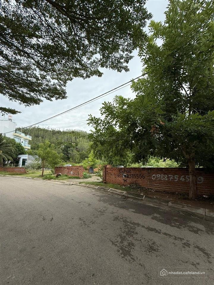 Bán đất thổ cư: Bán đất nền full thổ cư 400m2 (17x20m nh 22m). view núi chúa, cá