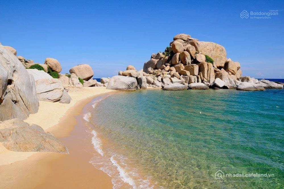 Bán đất thổ cư: Chính chủ bán đất vườn,mt đường biển dt 709, mũi dinh thôn sơn h