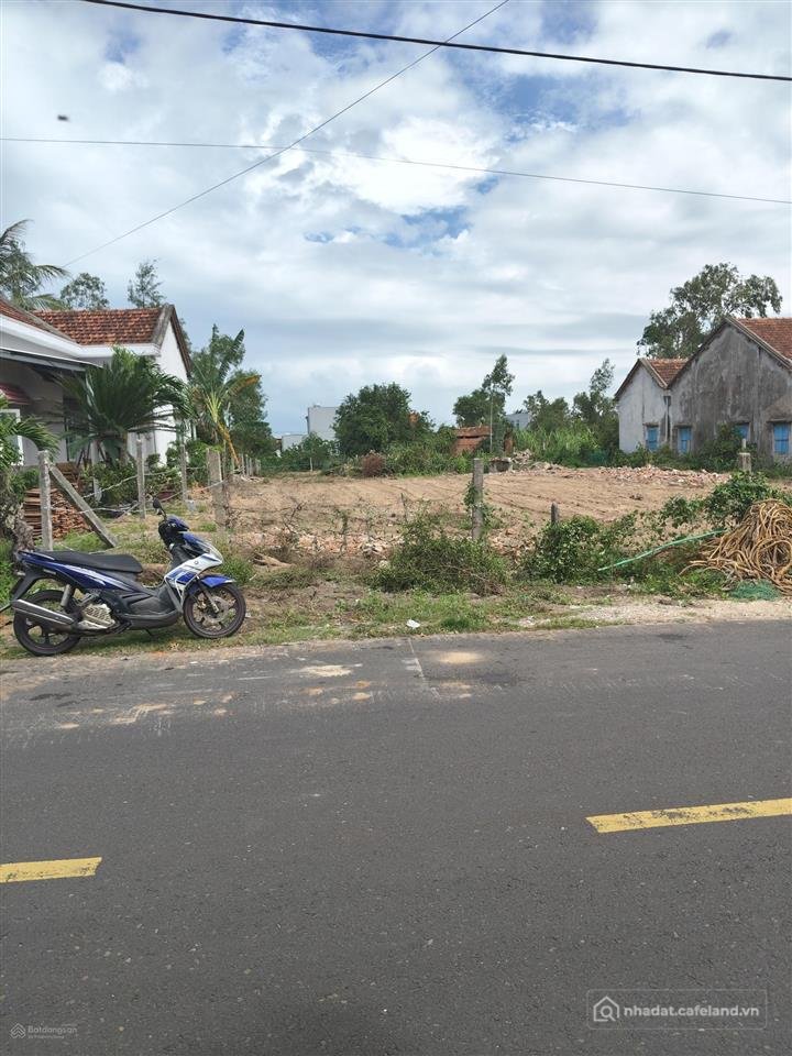 Bán đất thổ cư: Đất diện tích 1400m2 (170m2 thổ cư), cách khu công nghiệp hòa tâ