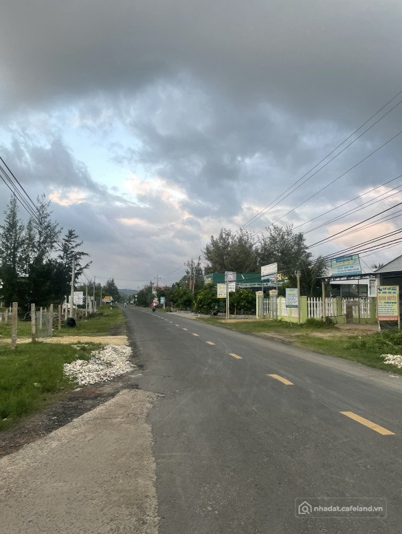Bán đất thổ cư: Bán đất Thôn 8 - An Ninh Đông - Tuy An Cách Trục Chính đường 52m