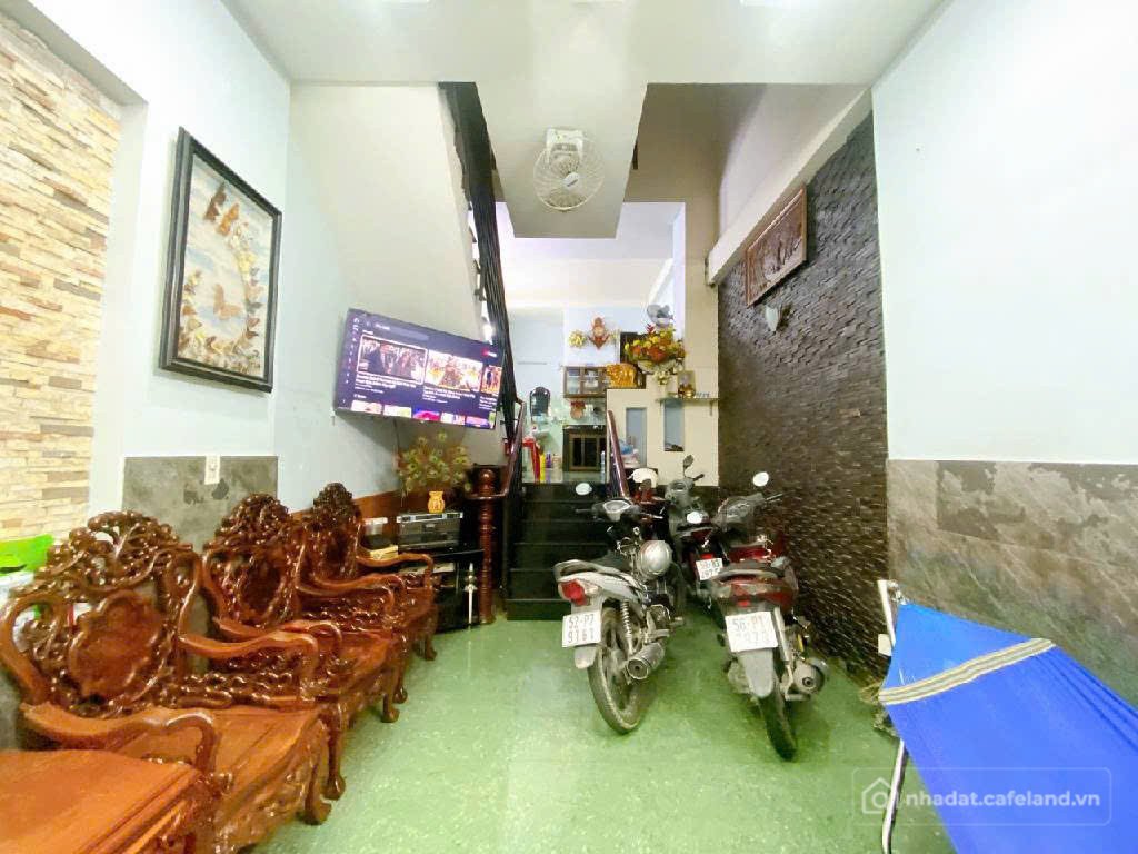 Bán nhà riêng: Mặt Tiền Khu Chợ Tân Hương - DT: 4mx15m - Đúc 3 Lầu 4PN Nhỉnh 8 T