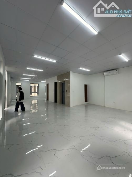 Cho thuê văn phòng: Cho thuê văn phòng Him Lam Vạn phúc , diện tích 100 m2, 2 mặ