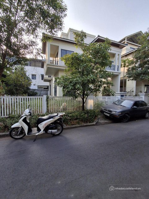 Bán nhà riêng:  Sốc! Villa Senturia 3 tầng 300m2, Đ.10m – Vườn Lài Q12