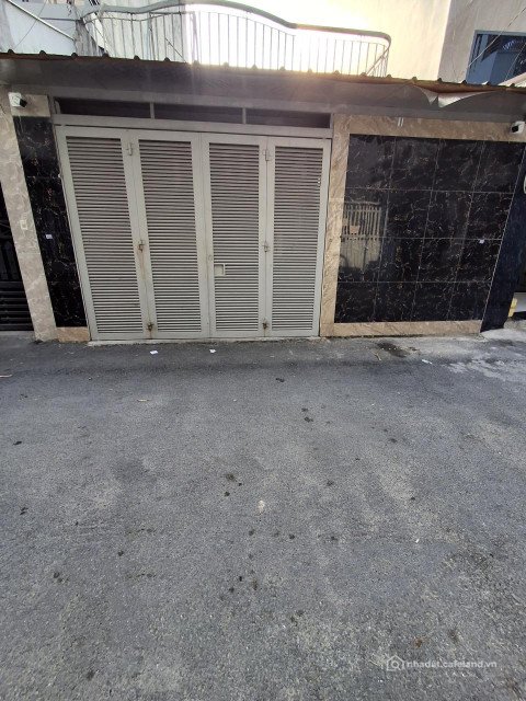 Bán nhà riêng:  Rẻ! Nhà vuông 2 tầng HXT, 122m² – sát Emart Phan Huy Ích QV