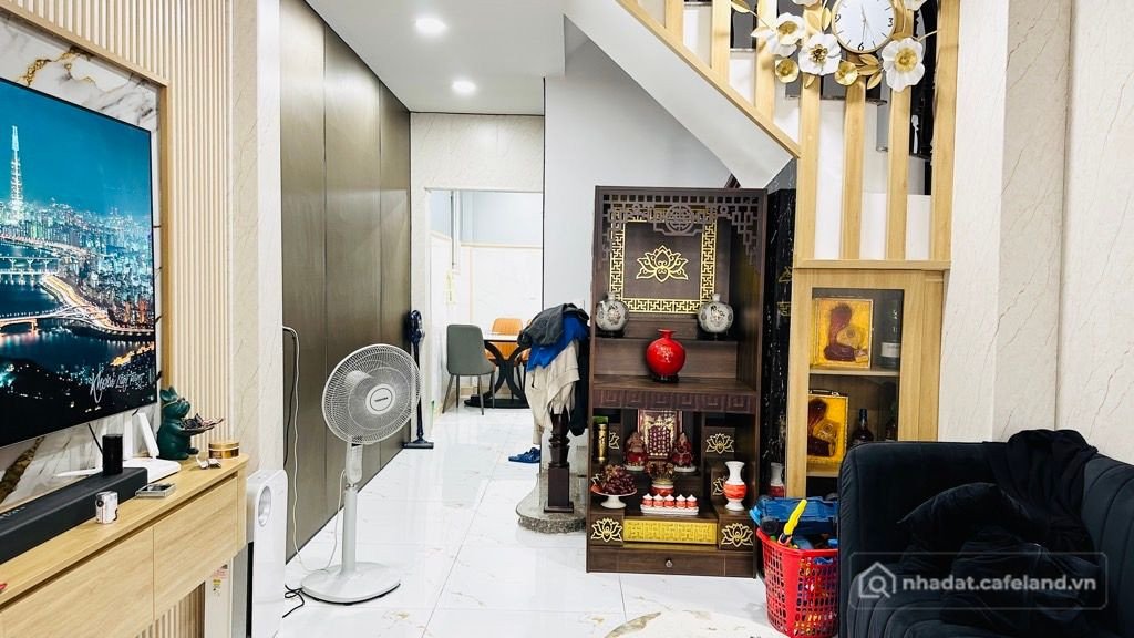 Bán nhà riêng: Hẻm xe hơi quang trung, sổ hồng riêng, 3 tầng, công chứng ngay