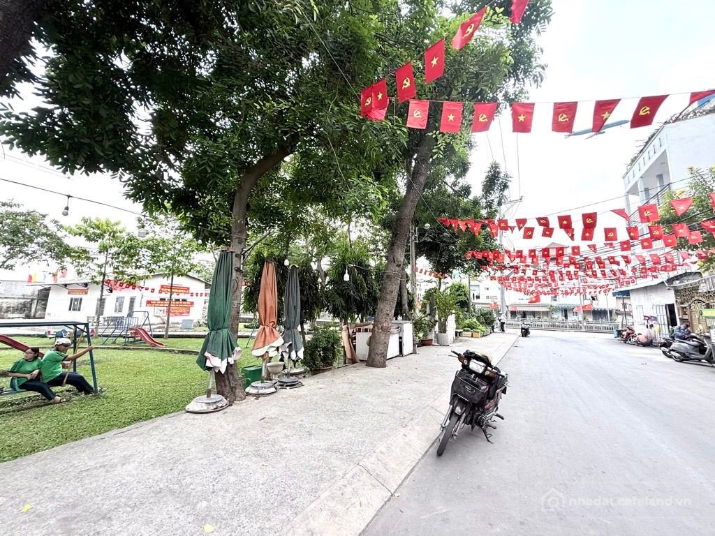 Bán nhà riêng: Gấp bán nhà mới 5 tầng sổ hồng riêng, hẽm xe hơi hoàng công đủ