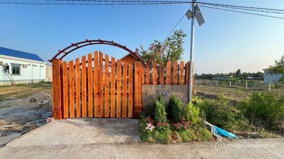 Bán nhà riêng: Bán nhà gỗ sân vườn nghỉ dưỡng xã Bình Trinh Đông, Tân Trụ dt 135