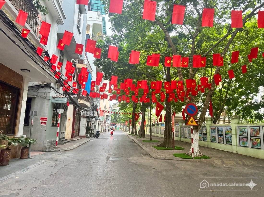 Bán nhà riêng:  CỰC HIẾM BÁN ĐẤT TẶNG NHÀ 4 TẦNG - TRUNG TÂM NGỌC LÂM - Ở NGAY 