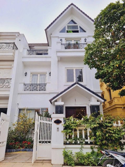 Bán nhà riêng: BT ANH ĐÀO VINHOMES RIVERSIDE - KHÔNG GIAN SỐNG ĐẲNG CẤP