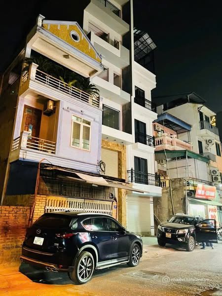 Bán nhà riêng: PHỐ ẨM THỰC NGỌC LÂM PHÂN LÔ Ô TÔ TRÁNH VỈA HÈ KINH DOANH SẦM UẤT