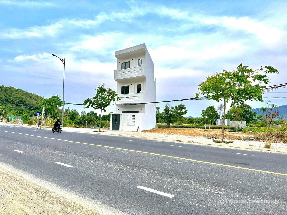 Bán đất thổ cư: Bán đất mặt tiền phong châu giá 42tr