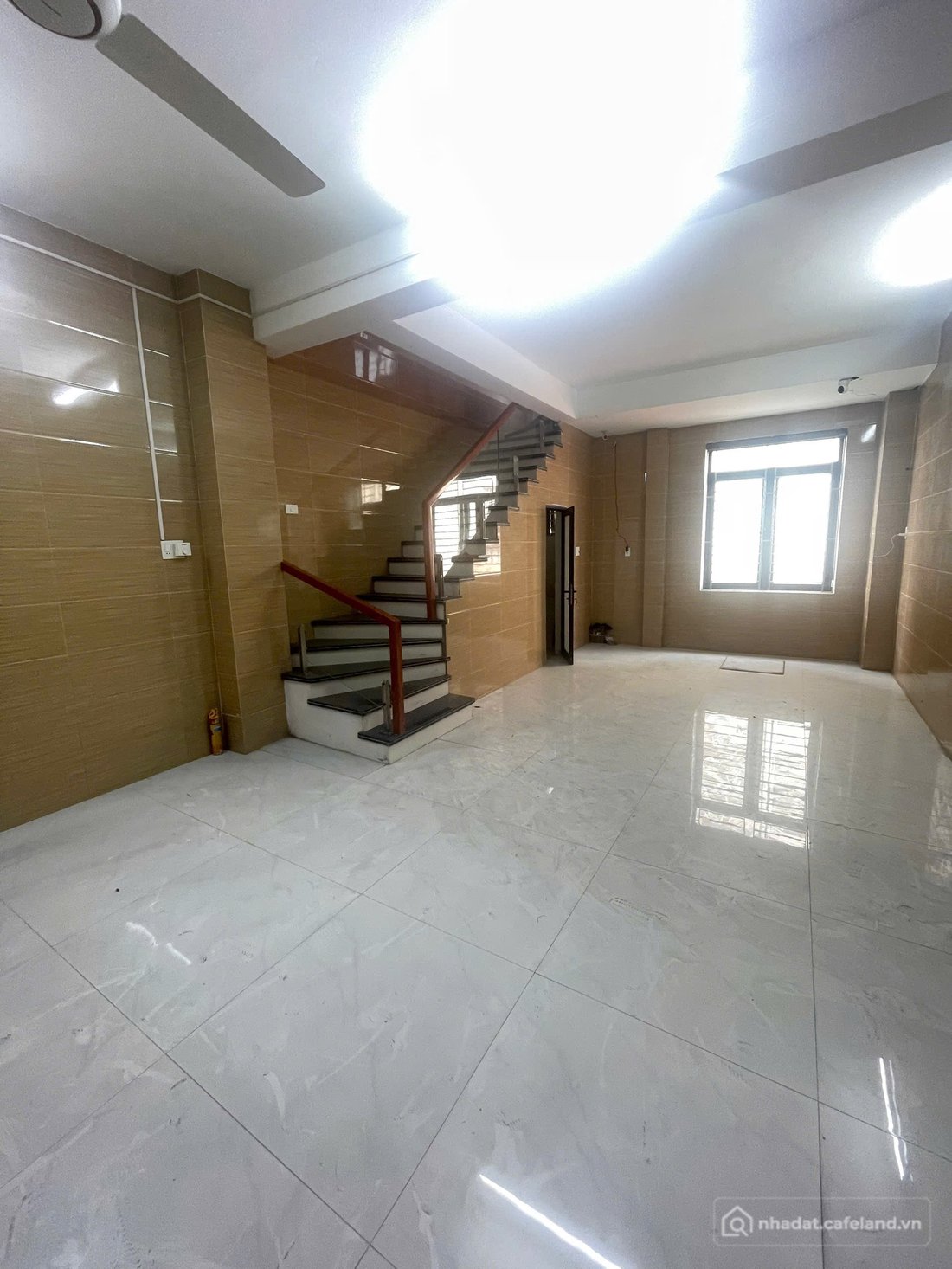 Bán nhà riêng: BÁN NHÀ 4 TẦNG TRUNG TÂM CAO XANH,GẦN CHỢ SATO,OTO ĐỖ CỬA