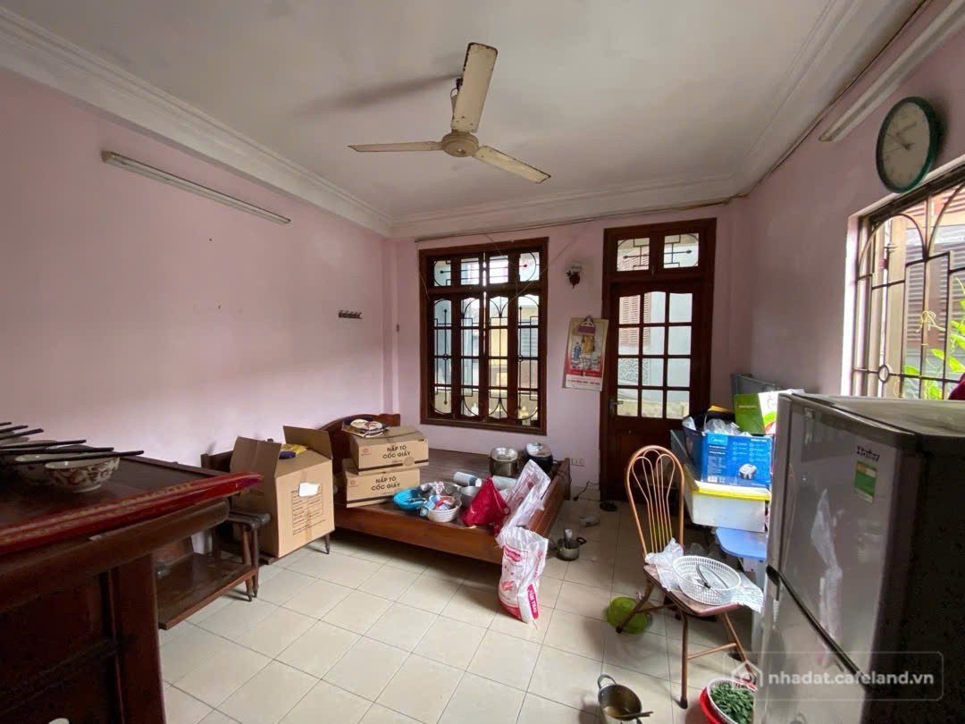 Bán nhà riêng: Bán Di Sản Phố Nguyễn thái Học, Ô.tô vào nhà gần Hùng Vương
