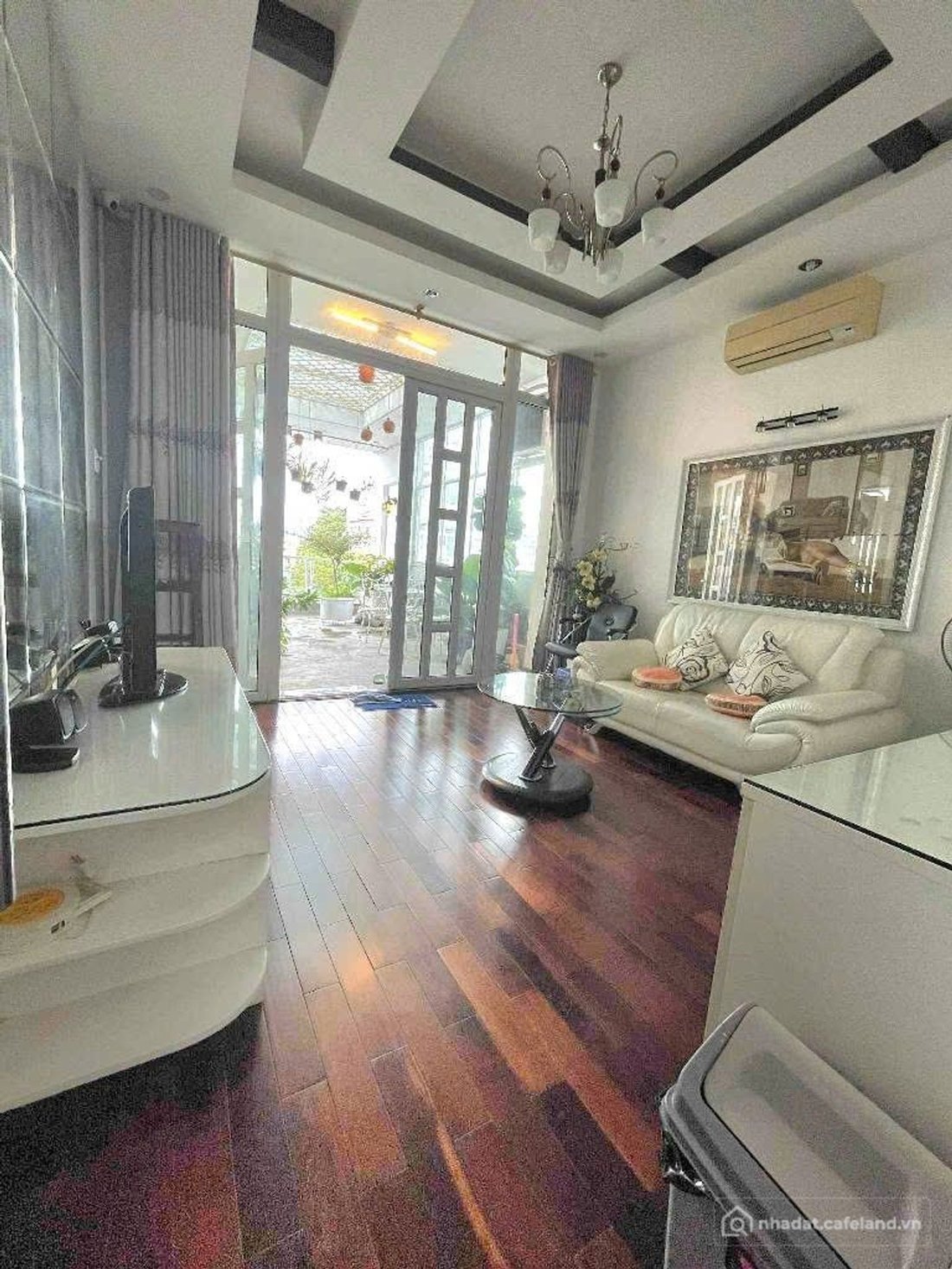 Bán nhà riêng: Mặt tiền Tân Phú gần Chợ Tân Hương, 5 tầng 84m2 chỉ 8.8 tỷ