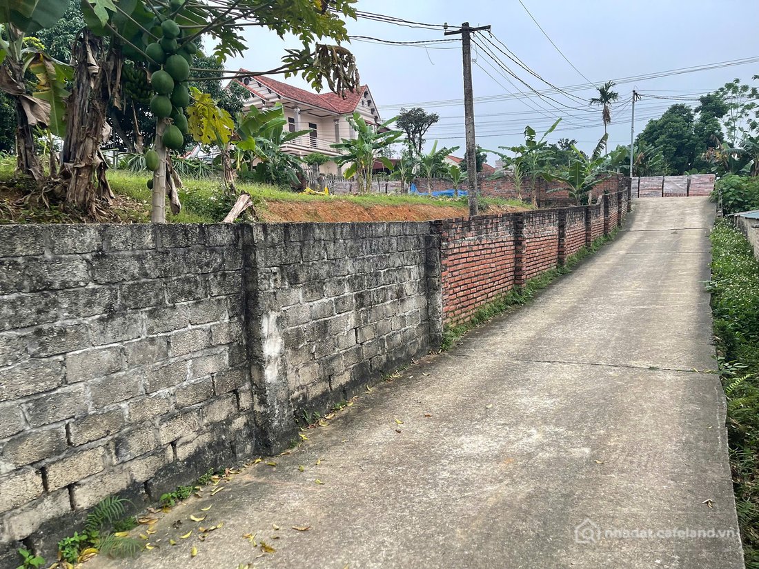 Bán đất thổ cư: Bán đất 80m² có sẵn 75m² thổ cư ngang 8m giá 930 triệu tại Xã Hy