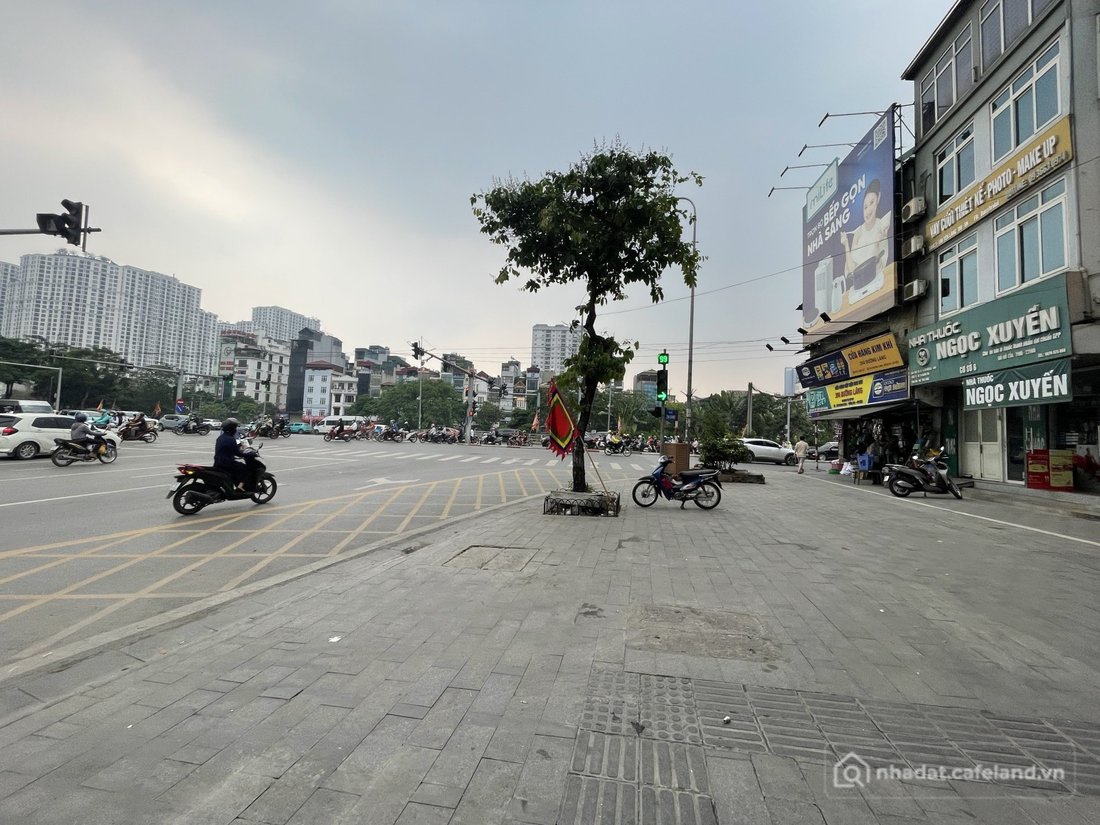 Bán nhà riêng: Bán nhà Mặt phố Yên Lãng 32.2m² full thổ cư ngang 8m giá 32 tỷ tạ
