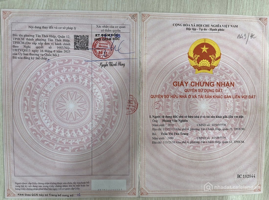 Bán nhà riêng: Chính chủ cần bán căn nhà 1 trệt 2 lầu. Diện tích 100m2, ngang 4 