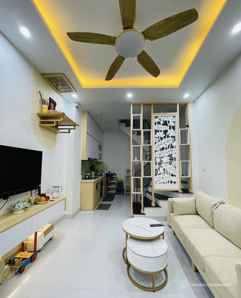 Bán nhà riêng: Bán nhà đẹp Ngô gia Tự, Việt Hưng, Long biên, 4 tầng, Nở hậu, Ngõ