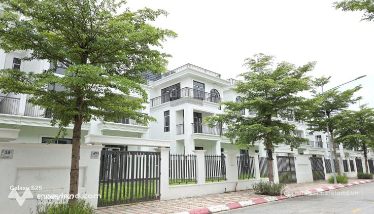 Bán nhà riêng: Biệt thự song lập Hà Nội 268m2, ngay cạnh chung cư, giá 18,5 tỷ. 