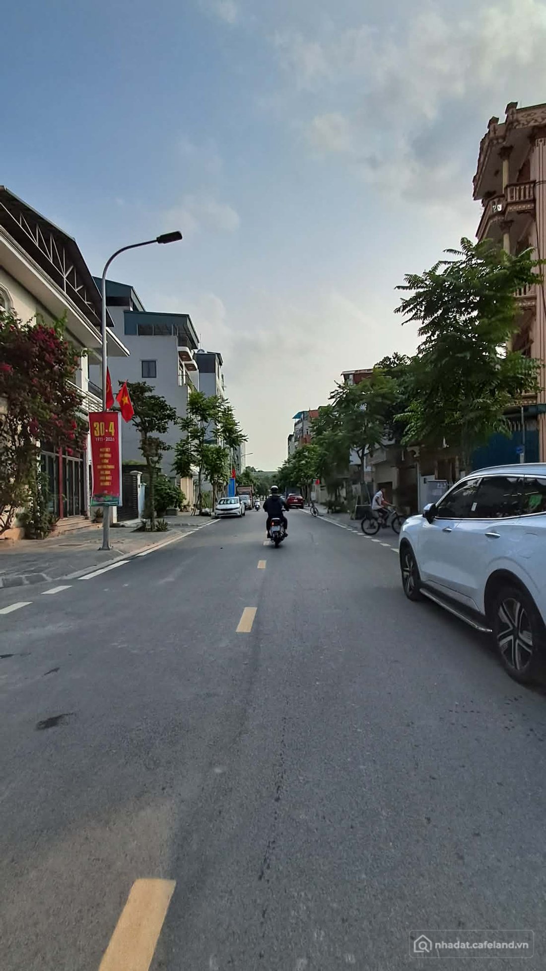 Bán đất thổ cư: BÁN ĐẤT MẶT PHỐ LONG BIÊN 61M2- MT 4.2M- CẠNH VINHOMES RIVERSIDE