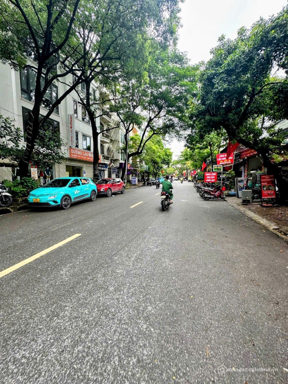 Bán nhà riêng: Nhà đẹp ngõ rộng  Một bước ra phố gần hồ Linh Đàm, vào ở ngay đó