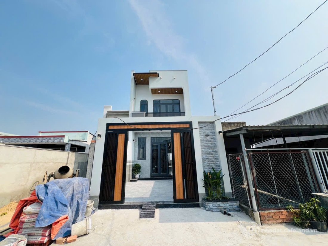 Bán nhà riêng: Bán nhà gần ngã 3 Mỹ Hạnh, 1 trệt, 1 lầu gần KCN Hoàng Gia | DT 5
