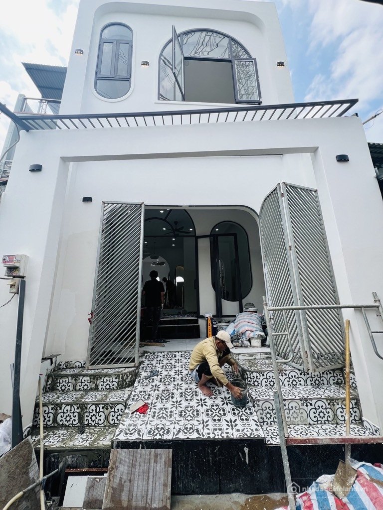 Bán nhà riêng: Bán nhà 2 tầng đẹp lung linh, 66m² (5x13), gần Đại lộ Võ Văn Kiệt