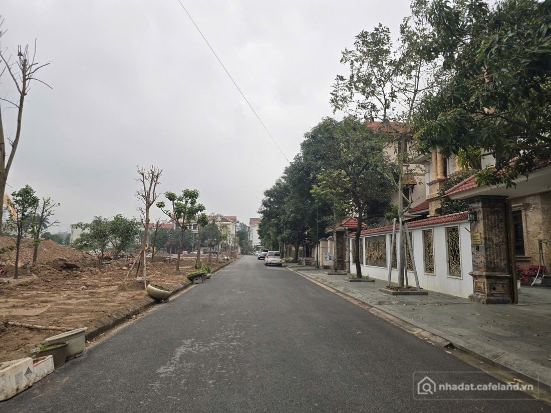 Bán đất thổ cư: Bán đất biệt thự khu đô thị đại hoàng long dãy OBT10 nhìn vườn h
